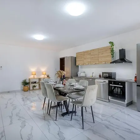 Wonderland, 3 Apartment San Ġiljan