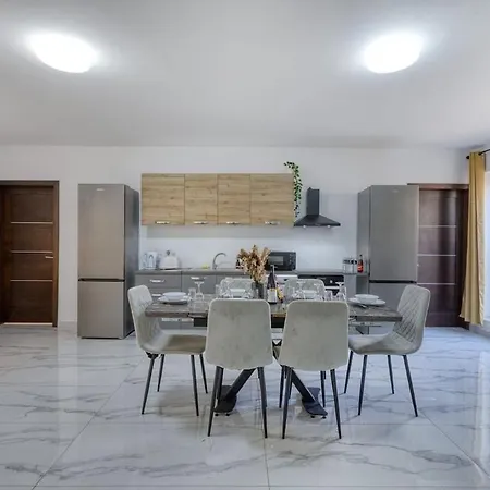 Apartment Wonderland, 3 *